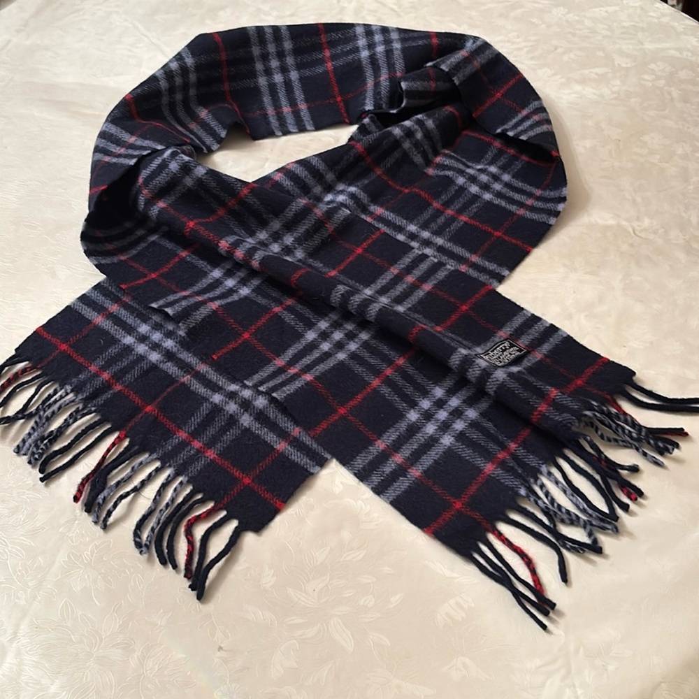 ⭐️ Burberry 100% lambswool vintage plaid scarf. Unisex. Made in England.